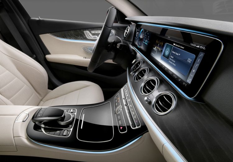 Mercedes E-Klasse Cockpit 2016 (3)
