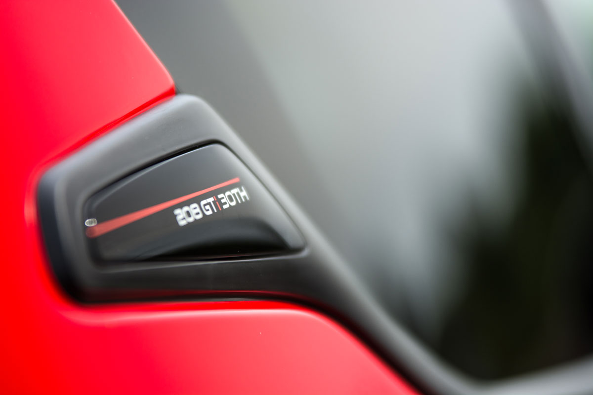 Schwarz-rote Versuchung: Peugeot 208 GTI 30th im Test