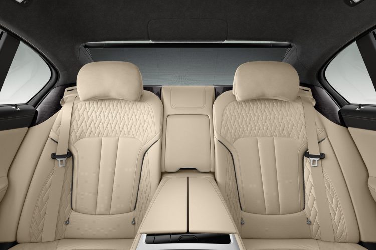 BMW-M760Li_xDrive-(28)