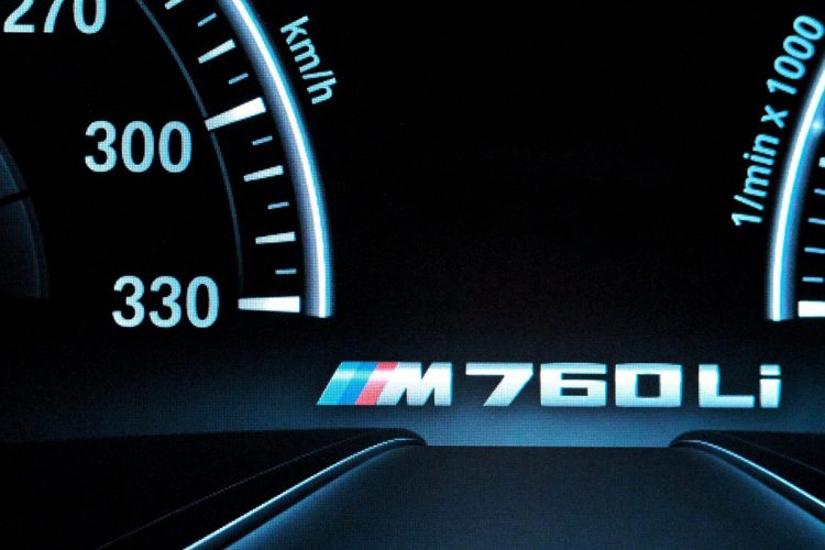 BMW-M760Li_xDrive-(30)