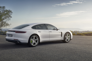 porsche-panamera-4-e-hybrid-1