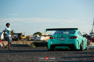 Lexus RC-F: Bodykit Rocket Bunny, Felgen Vossen Wheels