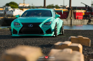Lexus RC-F: Bodykit Rocket Bunny, Felgen Vossen Wheels