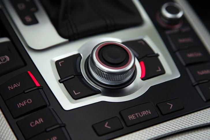 Audi Q7 V12 TDI Test (2) Audi Q7 V12 TDI Test (2)