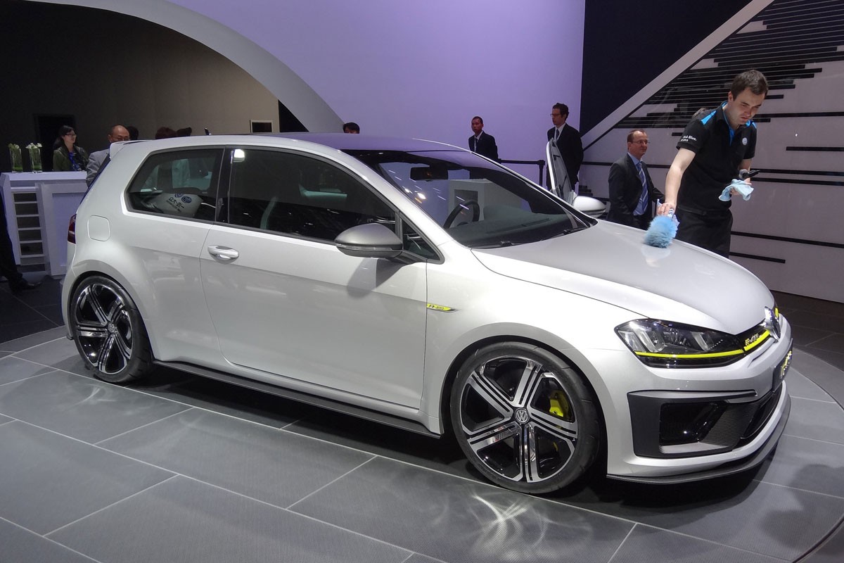VW Golf R400