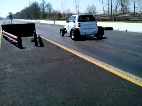 Video: Smart-Dragster mit Chevy-V8