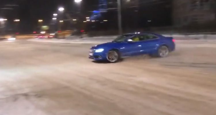Video: Missglückter Drift im Audi S5