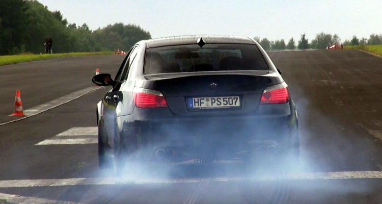Video: BMW M5 mit 5,8-Liter-V10 und 630 PS