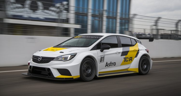 Opel Astra TCR: Erster Einsatz in Bahrain im April