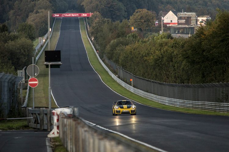 Nachgebaut: Porsche startet bereits beendete GT2 RS Produktion nach Schiffs-Katastrophe neu