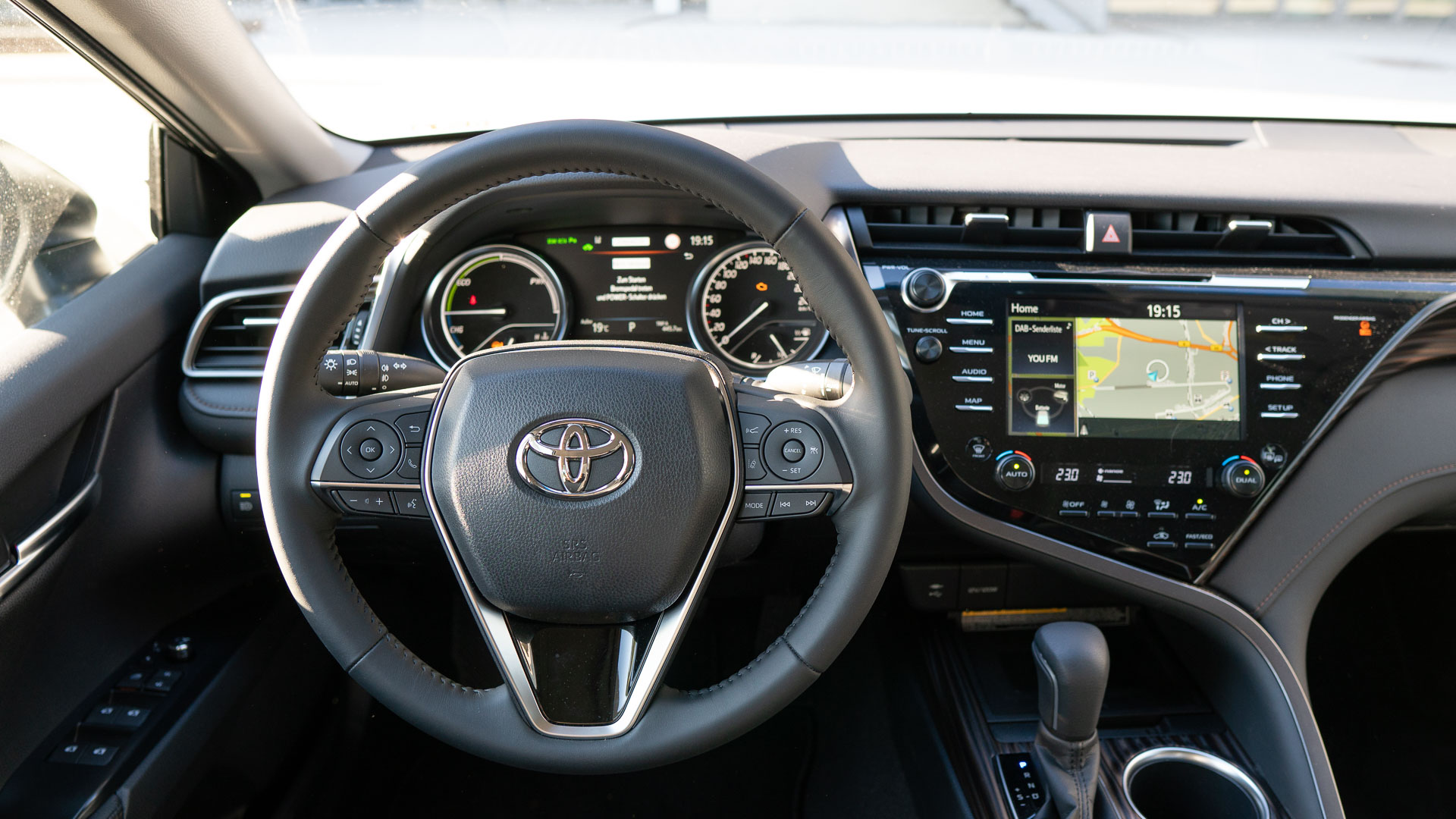 Oberklasse: Toyota Camry Hybrid Executive im Test