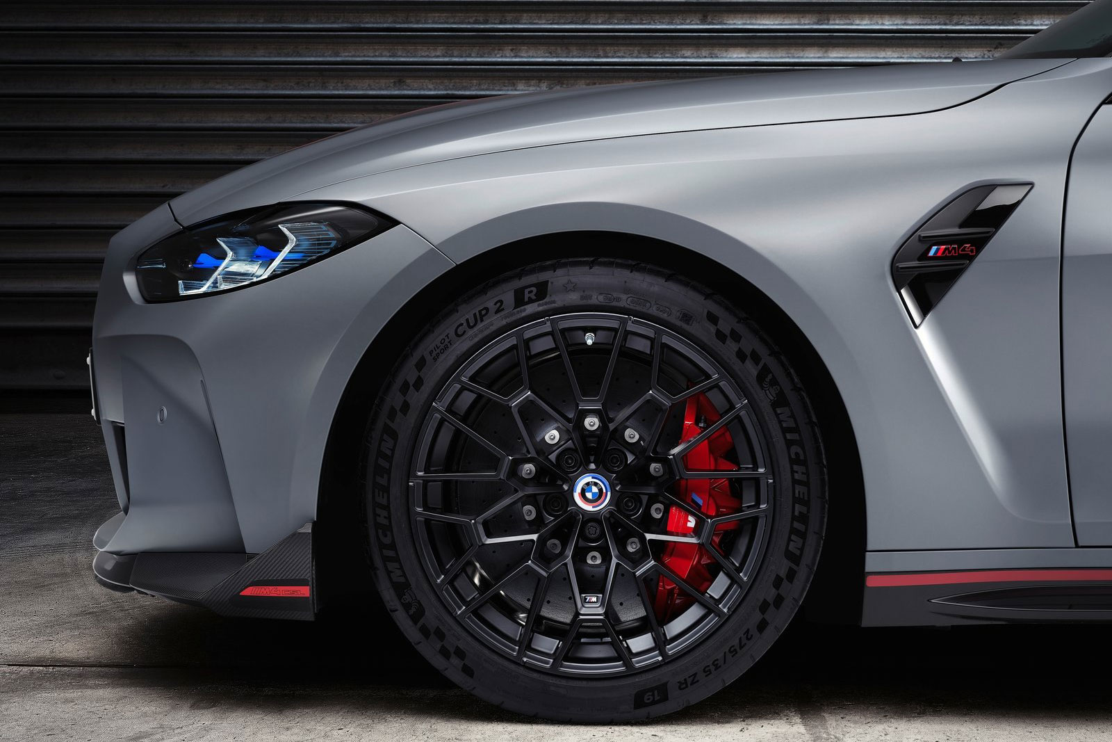 BMW M4 CSL: Competition, Sport, Leichtbau und ein Krawall-Auftritt