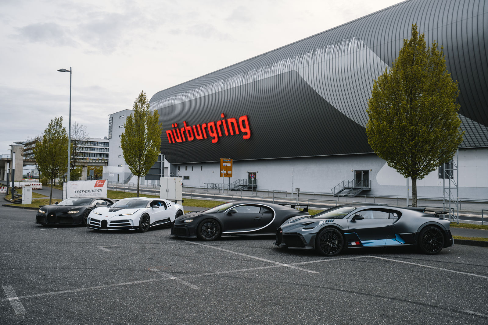 Bugatti mit der exklusivsten Erprobungsflotte der Welt am Nürburgring