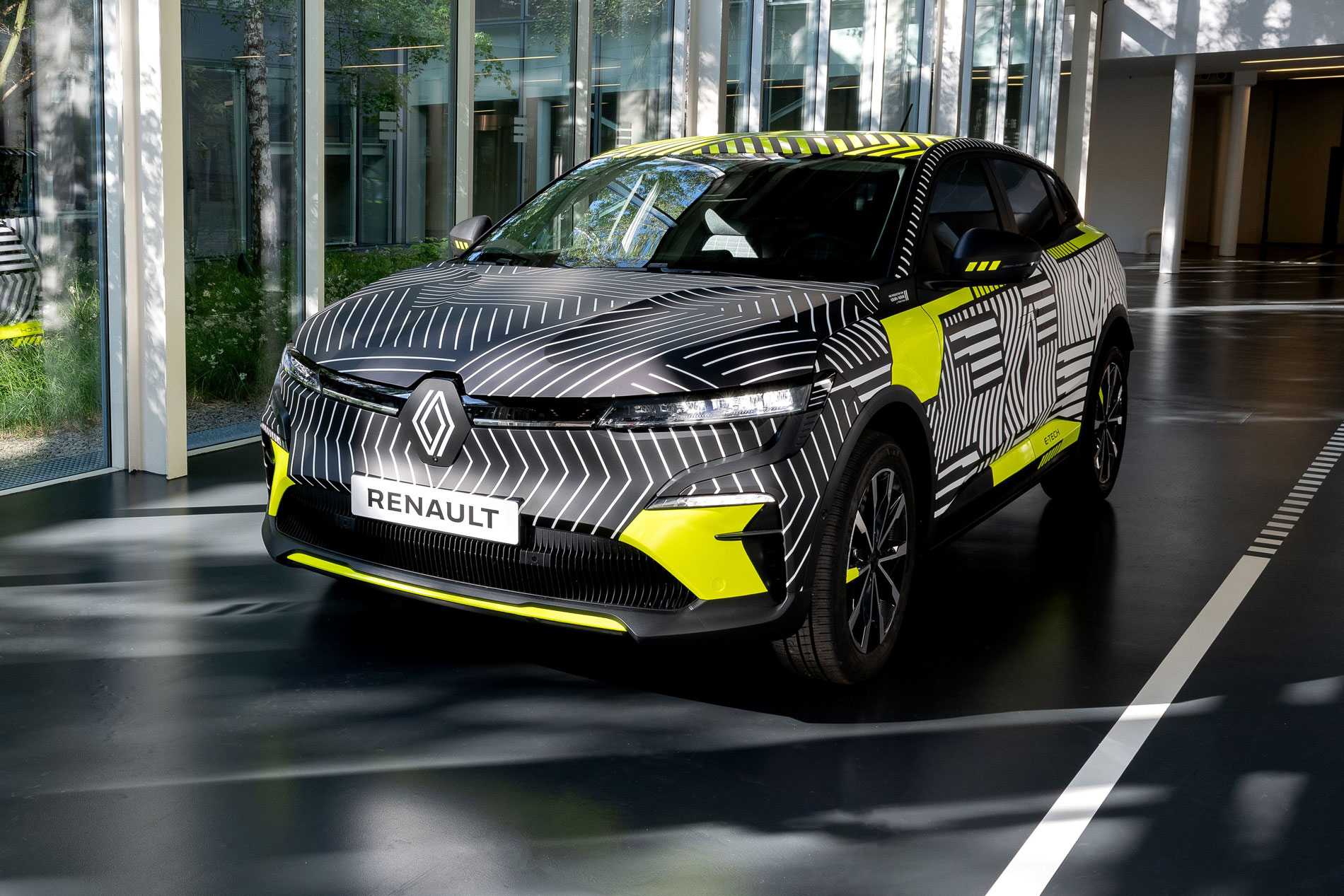 Renault Mégane E-Tech Electric: Vorserienfahrzeuge auf den Straße unterwegs