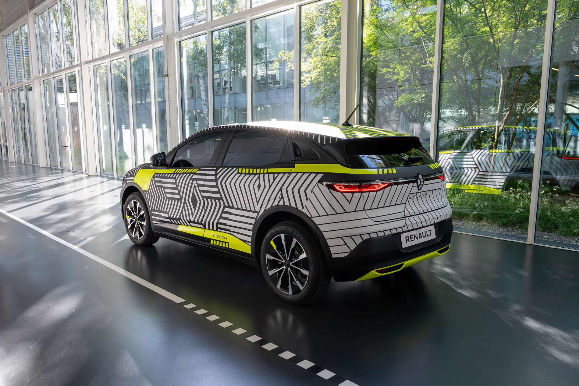 Renault Mégane E-Tech Electric: Vorserienfahrzeuge auf den Straße unterwegs